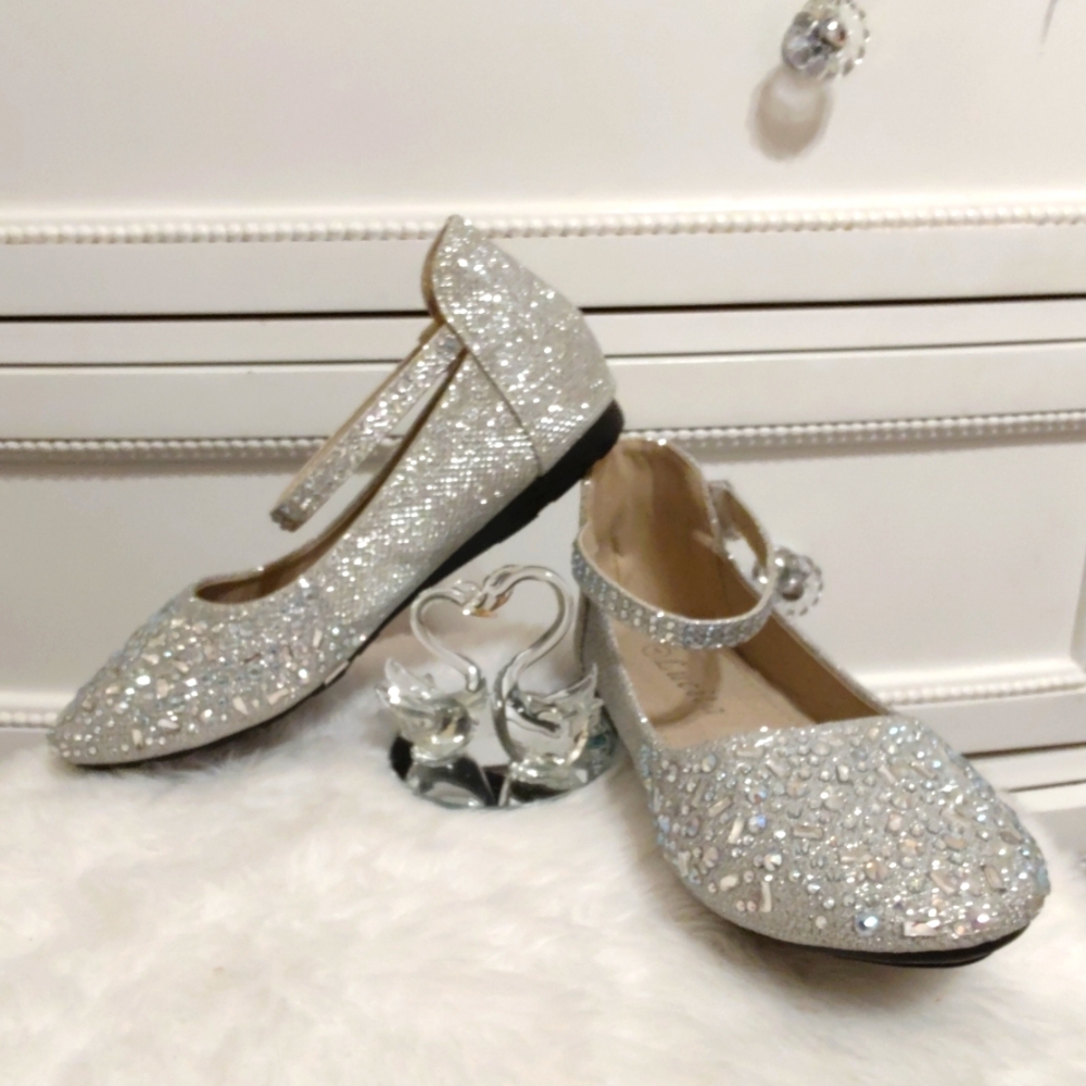 Elegant Silver Girl's Shoes Size 4